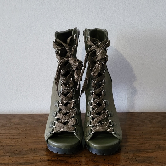 ⭐️NWOT⭐️ Steve Madden Fearless Corset Booties - Picture 4 of 9